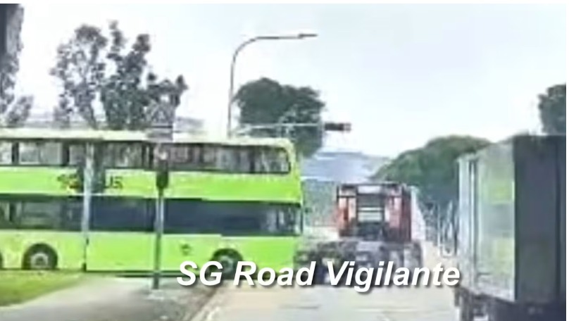 சிங்கப்பூரில் சிவப்பு விளக்கை மீறிய Prime Mover..!! அடுத்து நடந்தது என்ன?