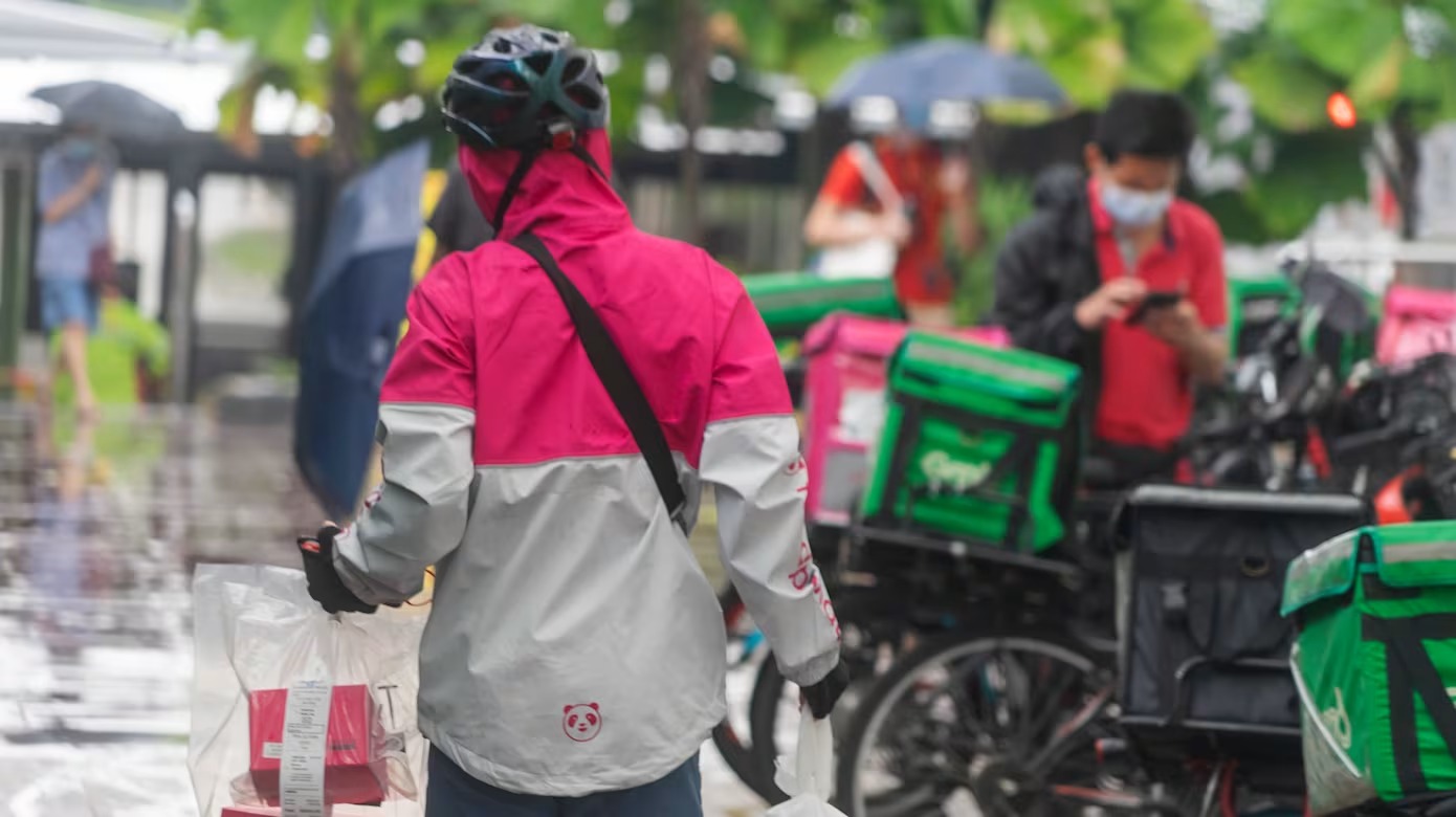 Foodpanda ஊழியர்களுக்கு குட் நியூஸ்..!! மாதம் S$1,800 சம்பளம்… ஆனால் 320 ஆர்டர்கள் இலக்கு!